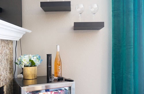 Uptown Maison | Stellar City Suites