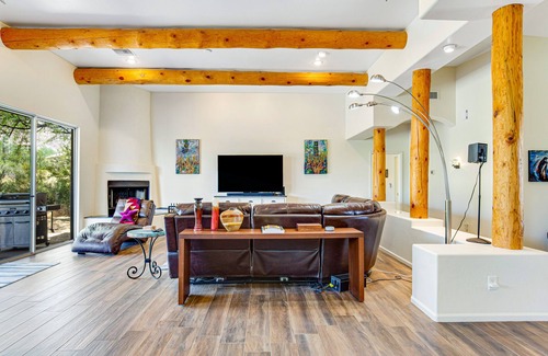 Gold Canyon Maison | Stellar dog-friendly home with gas grill, patio, kitchen, TV, and washer/dryer