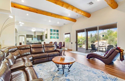 Gold Canyon Maison | Stellar dog-friendly home with gas grill, patio, kitchen, TV, and washer/dryer