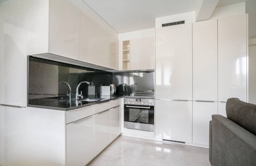 District 2 Appartement | Stellar Enge 2BR w/ Private W/D & Storage, nr Groceries, by Blueground