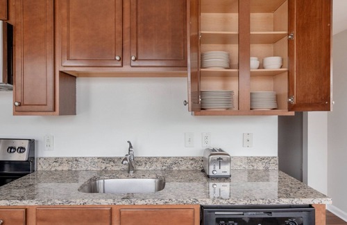 North Bethesda Appartement | Stellar North Bethesda 2BR w/ Terrace & Pools, nr Shops, by Blueground