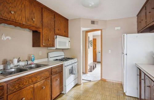 Keewaydin Appartement | Stellar two bedroom home