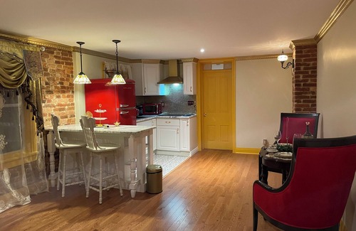 Reading Appartement | Step back in time and experience the elegance of Victorian era.