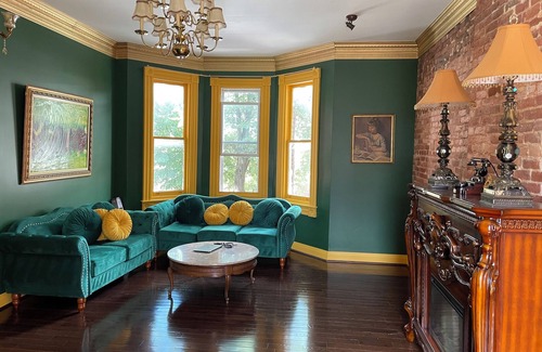 Reading Appartement | Step back in time and experience the elegance of Victorian era.