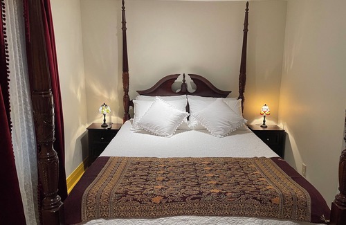 Reading Appartement | Step back in time and experience the elegance of Victorian era.