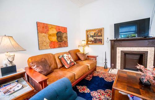 Homestead Appartement | Step Back in Time Charming Victorian with Modern Amenities