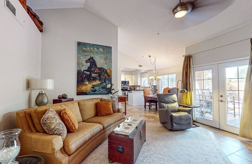 Pinnacle Peak Villas Maison | Step-free, dog-friendly home with pool, hot tub & grill