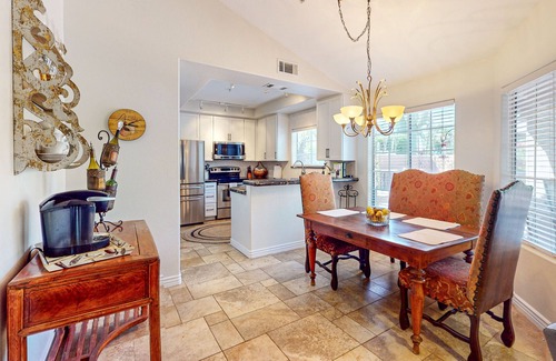Pinnacle Peak Villas Maison | Step-free, dog-friendly home with pool, hot tub & grill