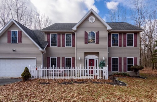 Jim Thorpe Maison | Step-Free entry, Chairlift to the 2nd floor, a Recliner Chairlift, and Rollater!