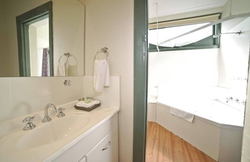 Soldiers Hill Appartement | This apartment is a 0 bedroom(s), 1 bathrooms, located in Soldiers Hill, VIC.
