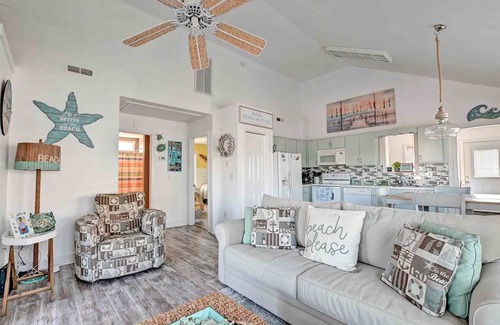 Clearwater Maison | Step into the beautiful "Easton Shore" home in the Clearwater community! WIFI, Community Pool, Tennis, Beach town, and more!