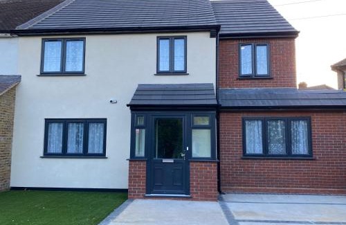 South Hornchurch Maison | Step4 Home