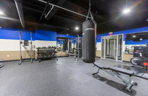Strip District Appartement | Steps 2 Everything! - KING Bed - Amazing Roof and Gym