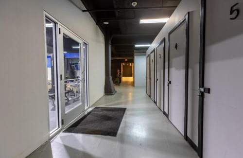 Strip District Appartement | Steps 2 Everything! - KING Bed - Amazing Roof and Gym