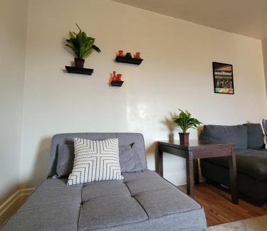 Bloomfield Appartement | Steps Away From Hospital - 2 Queen Bed - City View