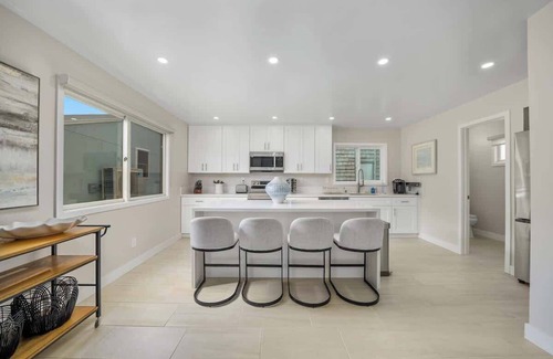 Mission Beach Maison | Steps from beach, Newly Renovated!