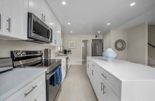 Mission Beach Maison | Steps from beach, Newly Renovated!