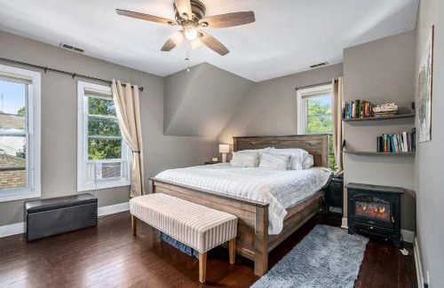 Valparaiso Maison | Steps from Journeyman in Downtown Valparaiso