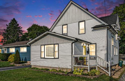 Valparaiso Maison | Steps from Journeyman in Downtown Valparaiso