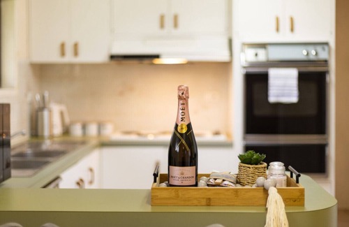 Robertson Maison | Steps from Mall! Super Convenient 3BR Cozy House
