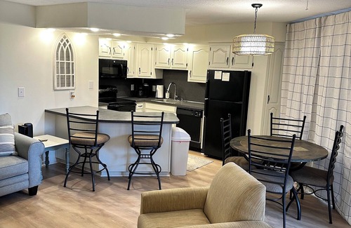 Ocean Drive Copropriété | Steps from the Sand - 3 bedroom condo in a quiet community with a pool at NMB