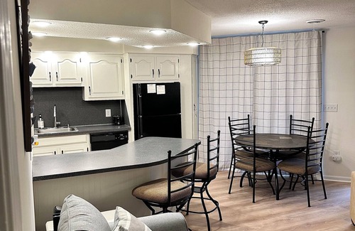 Ocean Drive Copropriété | Steps from the Sand - 3 bedroom condo in a quiet community with a pool at NMB