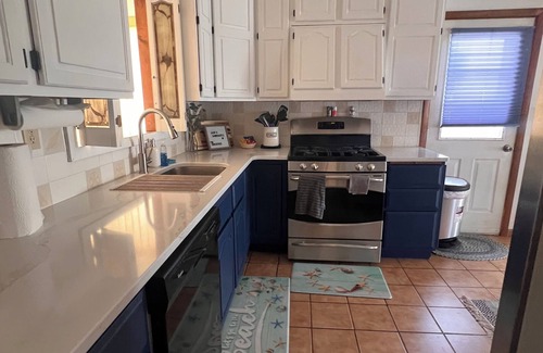 Bayville Maison | Steps from the beach! Come sail away!