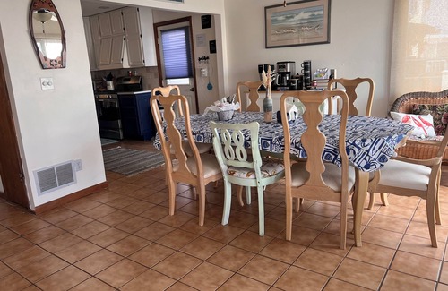 Bayville Maison | Steps from the beach! Come sail away!