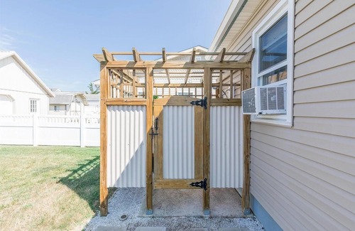 Villas Cottage | Steps from The Beach!