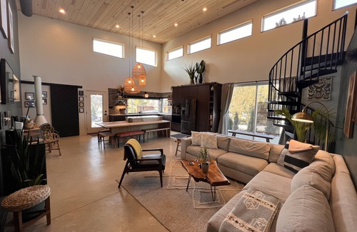 Miller Beach Maison | Steps from the beach and 1 Mile from Indiana Dunes National Park