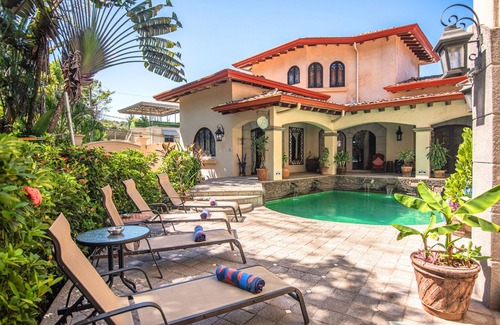 Jaco Villa | 6BR / 5 sur mesure. 5BA Villa Pool and Daily Maid Service, à 200m de la plage