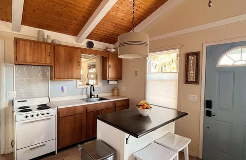 Broadkill Beach Maison | Steps from the Sand & Pet Friendly - Little Dune Beach House!
