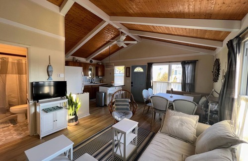 Broadkill Beach Maison | Steps from the Sand & Pet Friendly - Little Dune Beach House!