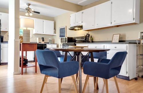 Blodgett Mills Maison | Steps from the Ski Slopes! Mountain Getaway @ the Peak