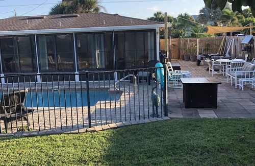 Boardwalk Maison | Steps from the beach. This Beach House is a comfy user friendly home.