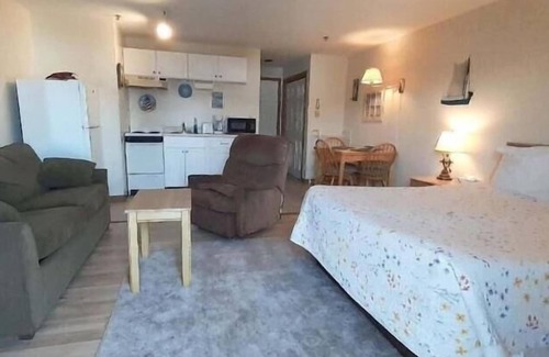 Wells Beach Copropriété | Steps from Wells Beach, Bellevue by the Sea is perfect for your Maine vacation