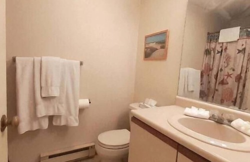 Wells Beach Copropriété | Steps from Wells Beach, Bellevue by the Sea is perfect for your Maine vacation