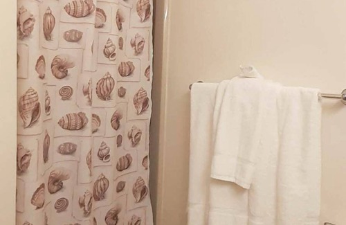 Wells Beach Copropriété | Steps from Wells Beach, Bellevue by the Sea is perfect for your Maine vacation