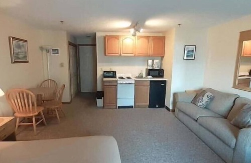 Wells Beach Copropriété | Steps from Wells Beach, Bellevue by the Sea is perfect for your Maine vacation