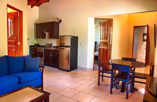 Playa Negra Villa | Villa de vacances 6-Bd avec piscine dans une communauté fermée. Étapes vers un spot de surf légendaire