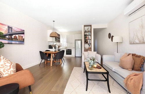 Newcastle East Maison | Spacious beachside terrace, rustic charm, stairs - 2 minutes walk to the beach