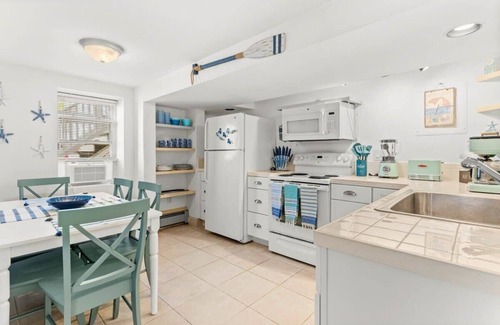 Salisbury Beach Appartement | Steps to Beach Salisbury Shore House #2 AC