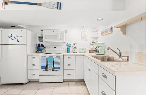 Salisbury Beach Appartement | Steps to Beach Salisbury Shore House #2 AC