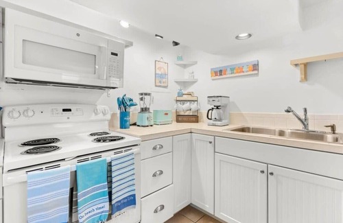 Salisbury Beach Appartement | Steps to Beach Salisbury Shore House #2 AC