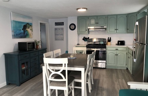 Salisbury Appartement | Steps to Beach Entrance #7, 1st floor, 2 Bedrooms, King Bed, Private deck/grill