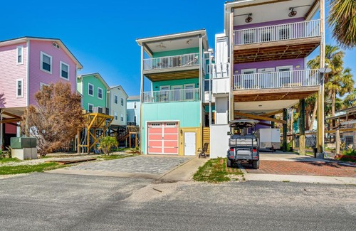 Cedar Key Maison | Steps to Beach Home with Sunset Views in Cedar Key!