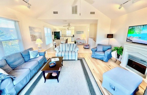 Broadkill Beach Maison | STEPS TO BEACH. PEACEFUL. PET-FRIENDLY. LINENS INCLUDED.