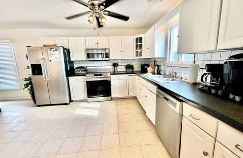 Broadkill Beach Maison | STEPS TO BEACH. PEACEFUL. PET-FRIENDLY. LINENS INCLUDED.