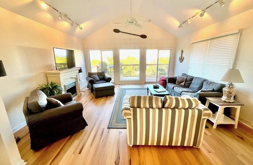 Broadkill Beach Maison | STEPS TO BEACH. PEACEFUL. PET-FRIENDLY. LINENS INCLUDED.