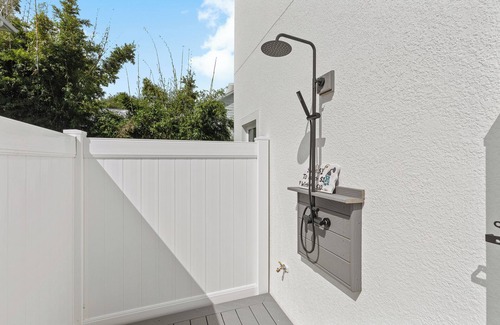New Smyrna Beach Maison | 🌊Steps to Beach | Perfect for Large Groups | Flip Flop Living South🌊